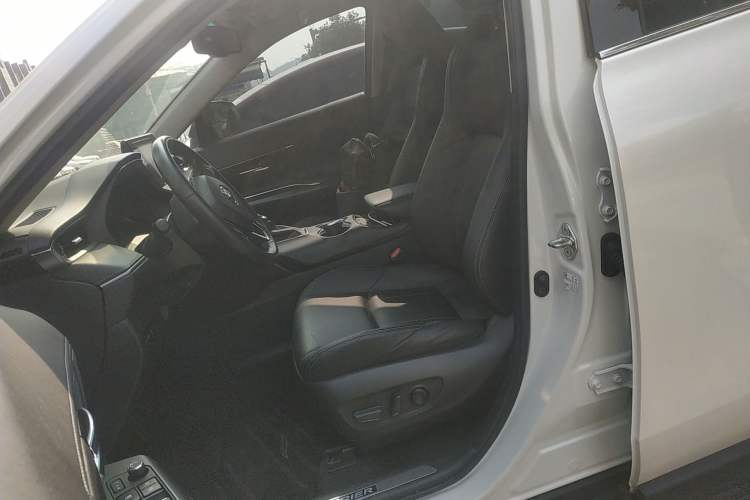 Used Toyota Harrier 2022 2.0L CVT Two-Wheel Drive Luxury Edition
