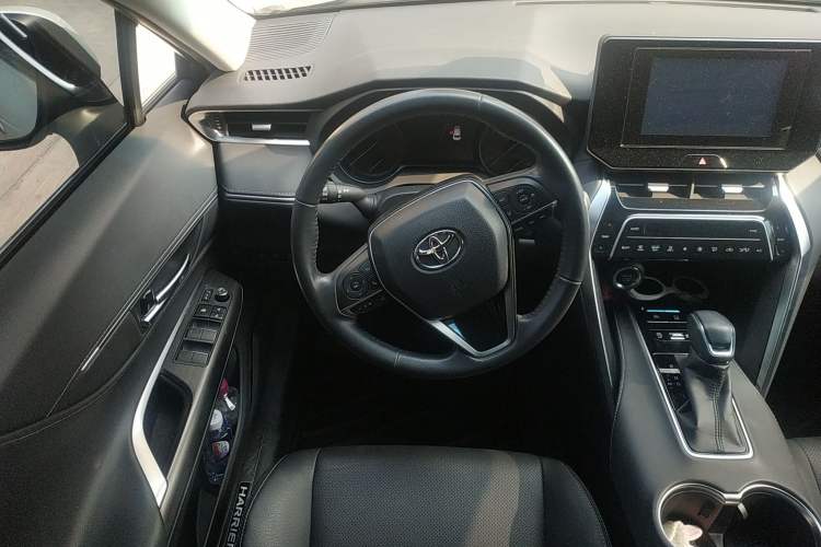 Used Toyota Harrier 2022 2.0L CVT Two-Wheel Drive Luxury Edition
