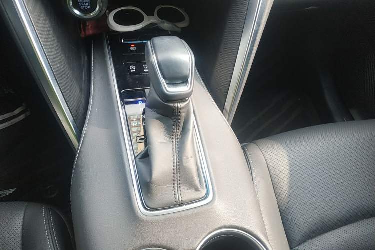 Used Toyota Harrier 2022 2.0L CVT Two-Wheel Drive Luxury Edition
