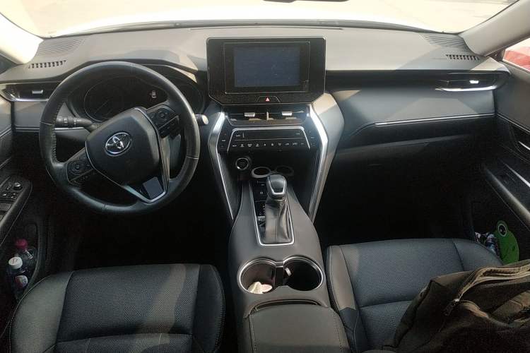 Used Toyota Harrier 2022 2.0L CVT Two-Wheel Drive Luxury Edition
