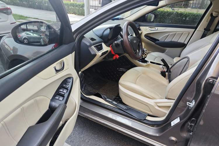 Used Chery Arrizo 7 2015 1.6L Manual ZhiShang Edition Driver Seat