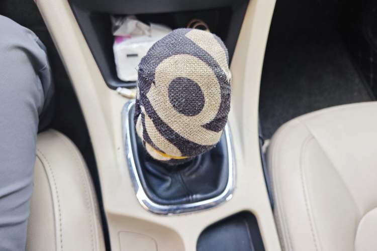 Used Chery Arrizo 7 2015 1.6L Manual ZhiShang Edition Gear Lever