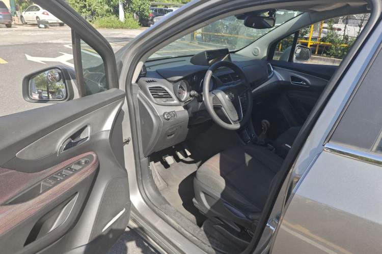 Used Buick Encore 2015 1.4T Manual Two-Wheel Drive Urban Advanced Model
