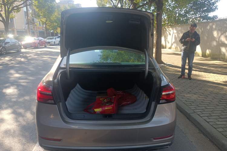 Used Roewe 950 2012 2.4L Luxury Executive Edition