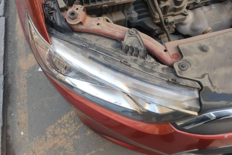 Used Chevrolet Aveo Sonic 2014 Sedan 1.4SL AT Stylish Sunroof Edition
