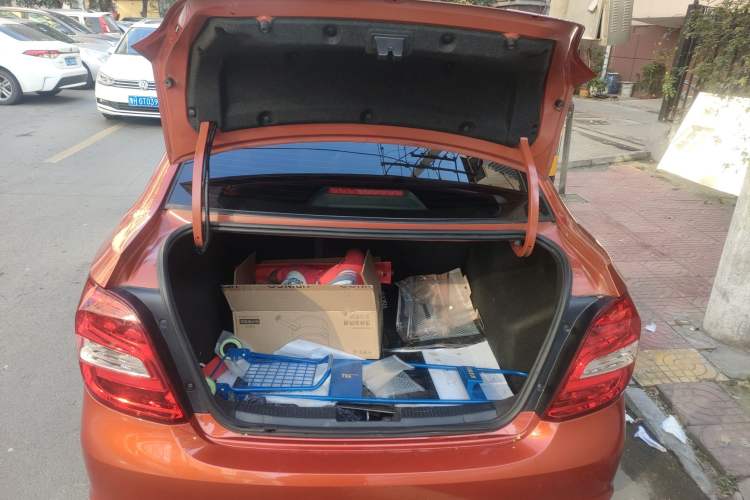 Used Chevrolet Aveo Sonic 2014 Sedan 1.4SL AT Stylish Sunroof Edition
