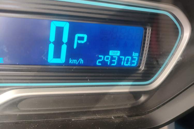 Used Chevrolet Aveo Sonic 2014 Sedan 1.4SL AT Stylish Sunroof Edition
