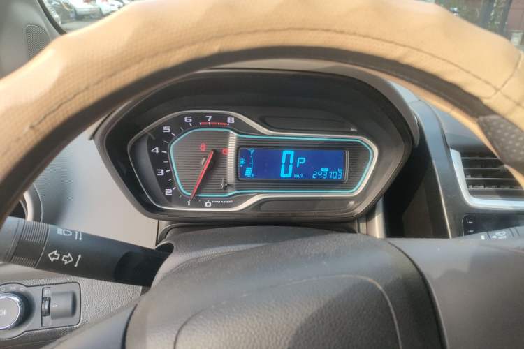 Used Chevrolet Aveo Sonic 2014 Sedan 1.4SL AT Stylish Sunroof Edition
