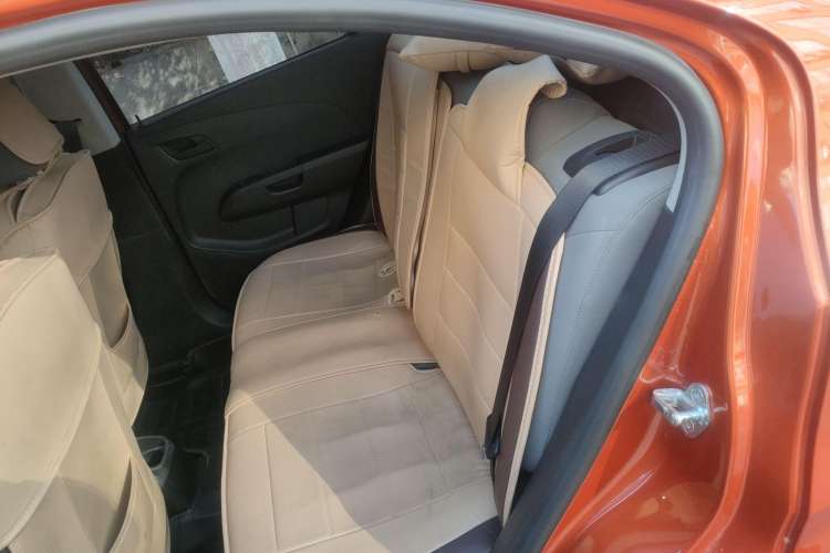 Used Chevrolet Aveo Sonic 2014 Sedan 1.4SL AT Stylish Sunroof Edition
