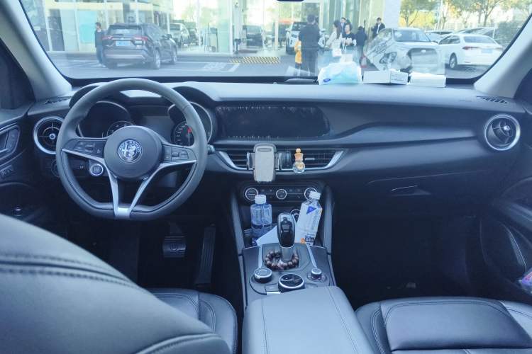 Used Alfa Romeo Stelvio 2017 2.0T 200HP Elite Edition Center Console