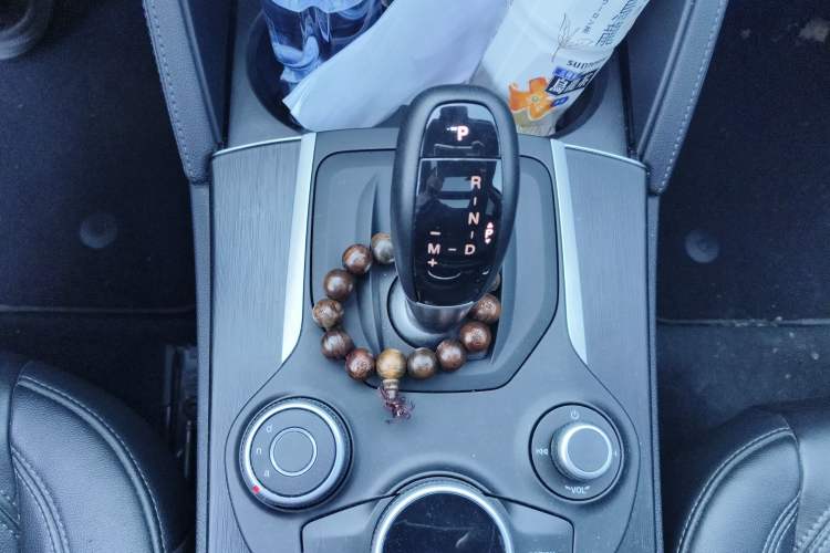 Used Alfa Romeo Stelvio 2017 2.0T 200HP Elite Edition Gear Lever