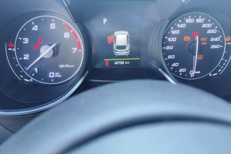 Used Alfa Romeo Stelvio 2017 2.0T 200HP Elite Edition Odometer Close Up