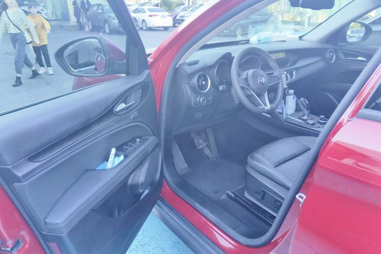 Used Alfa Romeo Stelvio 2017 2.0T 200HP Elite Edition Driver Seat