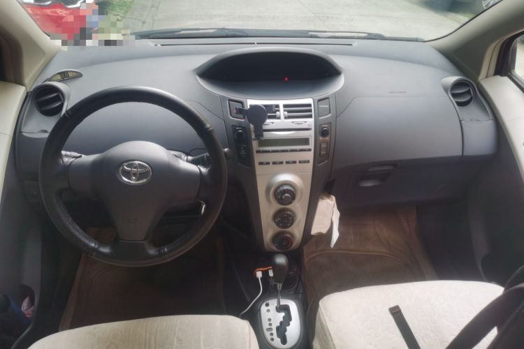 Used Toyota Yaris 2008 1.6G Automatic Deluxe Edition Center Console
