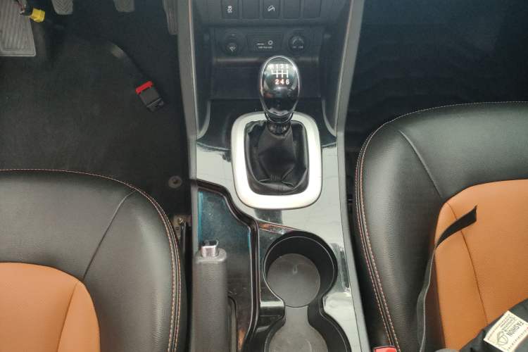 Used JAC Refine S5 2013 1.8T Manual New Edition
