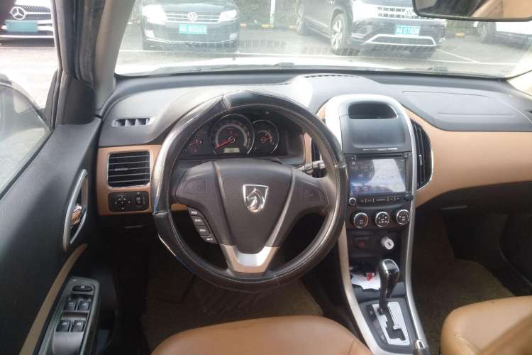 Used Baojun 630 2013 1.5L automatic Elite version