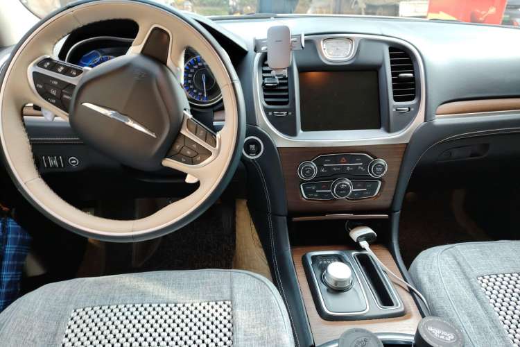 Used Chrysler 300C 2016 3.0L Supreme Edition
