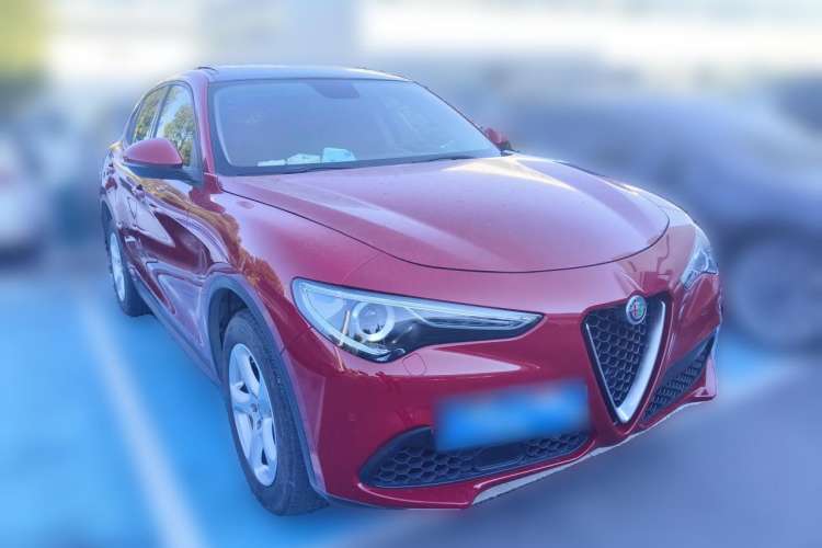 Used Alfa Romeo Stelvio 2017 2.0T 200HP Elite Edition Front Right 45 Deg