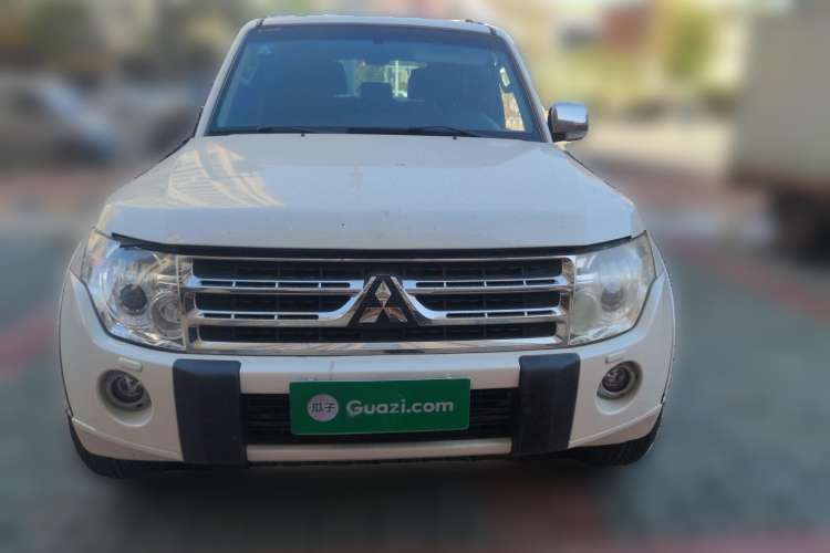 Used Mitsubishi Pajero 2010 3.0L Automatic Luxury Edition
