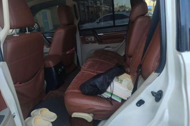 Used Mitsubishi Pajero 2010 3.0L Automatic Luxury Edition
