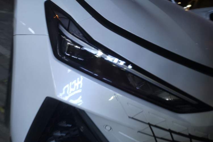 Used CHANGAN UNI-V iDD 2023 ZhiDian iDD 1.5T 113km Smart & Fun Version Right Front Headlight