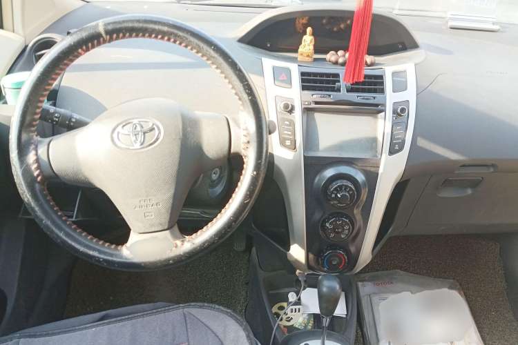 Used Toyota Yaris 2011 1.6E Automatic Charm Edition Center Console