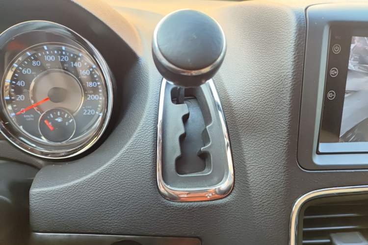 Used Chrysler Grand Voyager 2014 3.6L Comfort Edition
