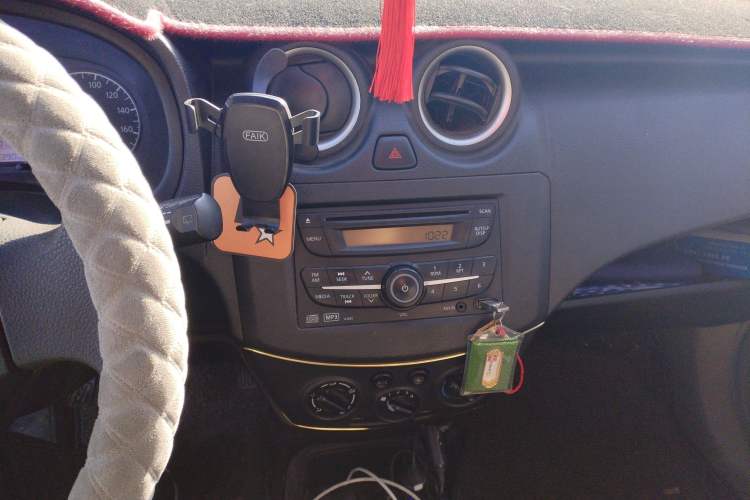 Used Venucia R30 2014 1.2L Manual Luxury Edition
