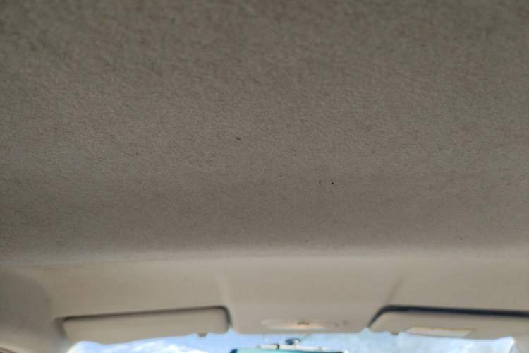 Used Venucia R30 2014 1.2L Manual Luxury Edition
