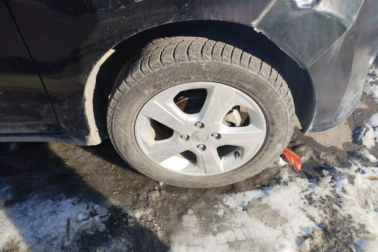 Used Venucia R30 2014 1.2L Manual Luxury Edition
