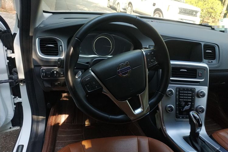 Used Volvo V60 2017 T5 Zhiya Edition China V Standard
