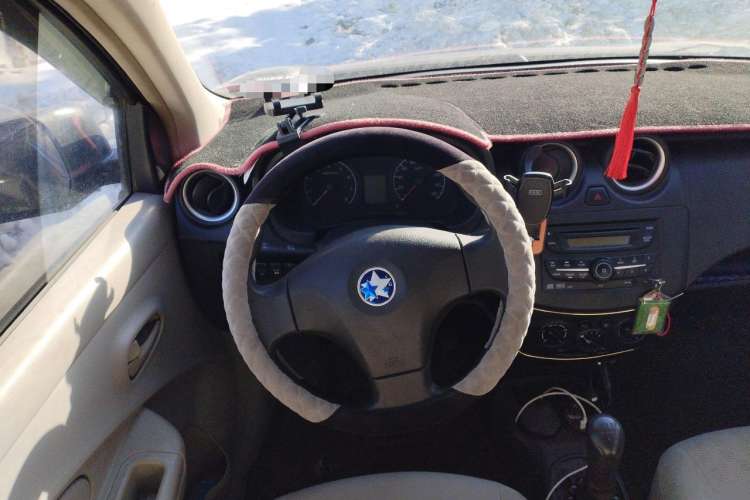 Used Venucia R30 2014 1.2L Manual Luxury Edition
