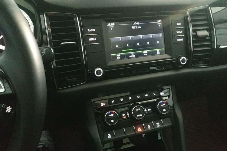 Used Skoda Kodiaq 2017 TSI330 7-Seater Two-Wheel-Drive Luxury Edition Audio And AC Panel