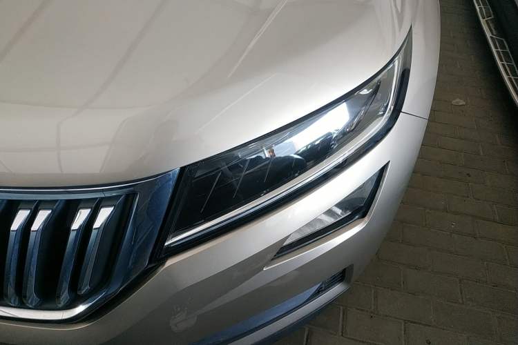 Used Skoda Kodiaq 2017 TSI330 7-Seater Two-Wheel-Drive Luxury Edition Left Front Headlight