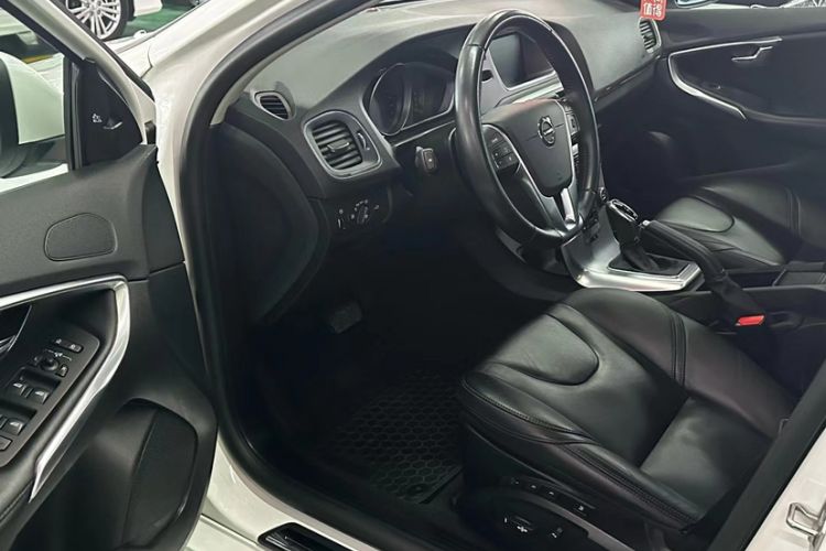 Used Volvo V40 2019 T3 Smart Luxury Edition