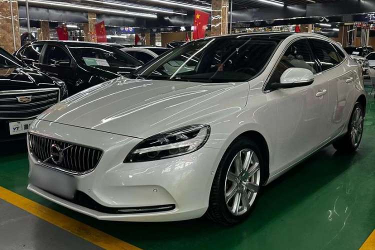 Used Volvo V40 2019 T3 Smart Luxury Edition