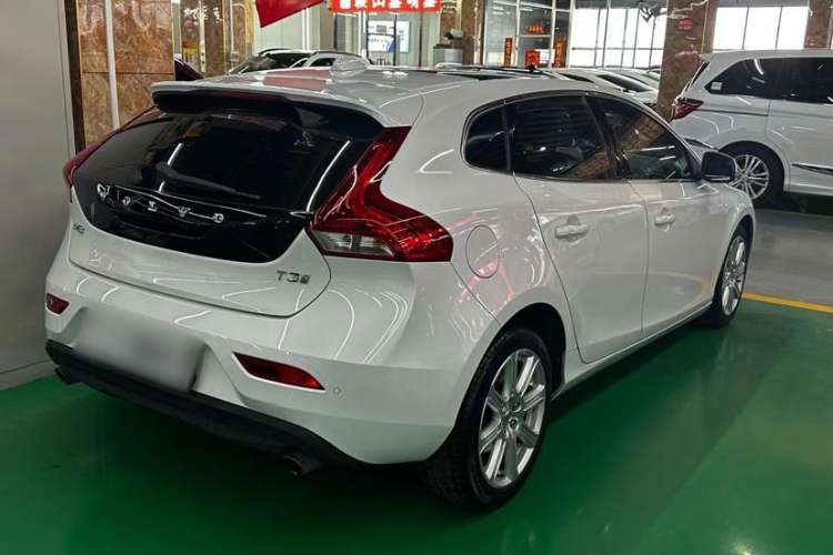 Used Volvo V40 2019 T3 Smart Luxury Edition