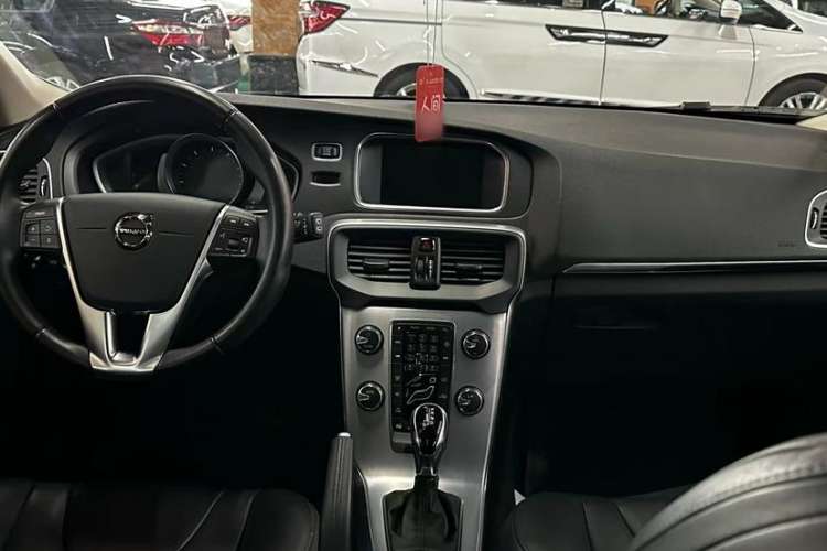 Used Volvo V40 2019 T3 Smart Luxury Edition