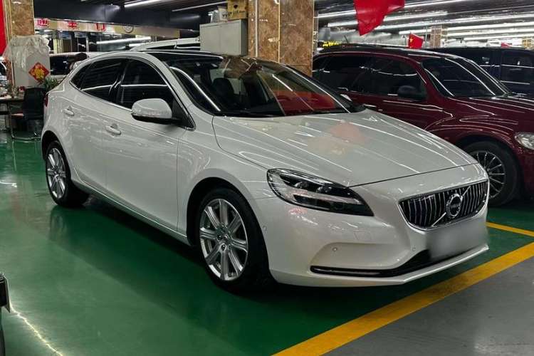 Used Volvo V40 2019 T3 Smart Luxury Edition