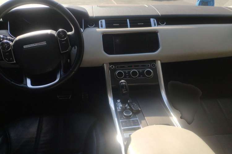 Used Land Rover Range Sport 2014 3.0 SC V6 HSE Center Console