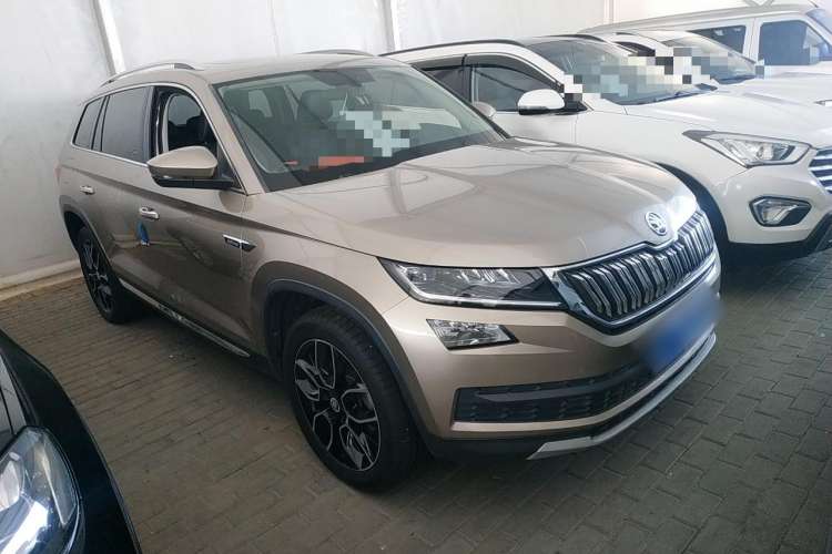 Used Skoda Kodiaq 2017 TSI330 7-Seater Two-Wheel-Drive Luxury Edition Front Right 45 Deg