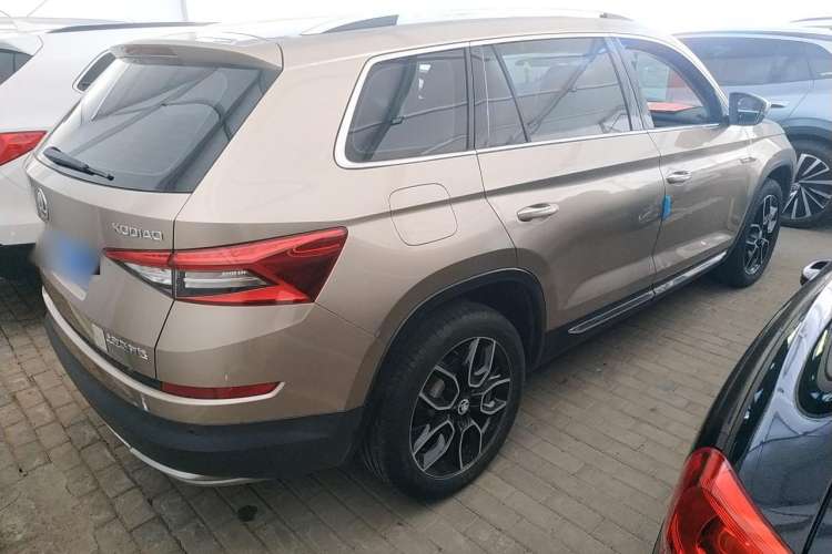 Used Skoda Kodiaq 2017 TSI330 7-Seater Two-Wheel-Drive Luxury Edition Rear Right 45 Deg