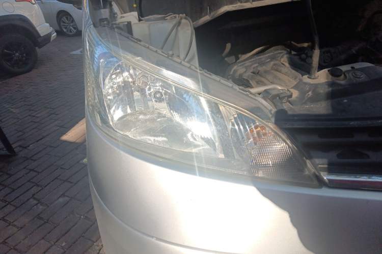 Used Nissan NV200 2010 1.6L Luxury Model Right Front Headlight