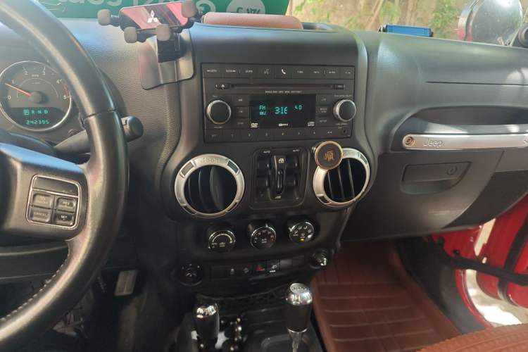 Used Jeep Wrangler 2014 2.8TD Sahara Four-Door Edition