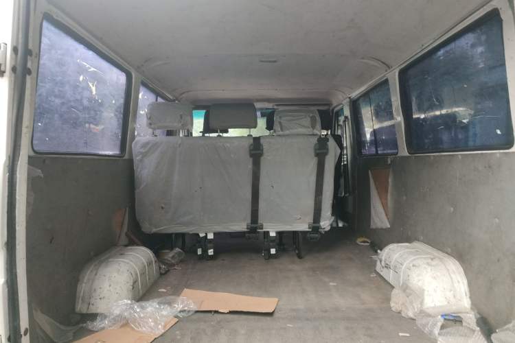 Used Iveco Daily 2017 2.5T A35 Low-Roof 5-7 Seater Passenger Van 47Z5

