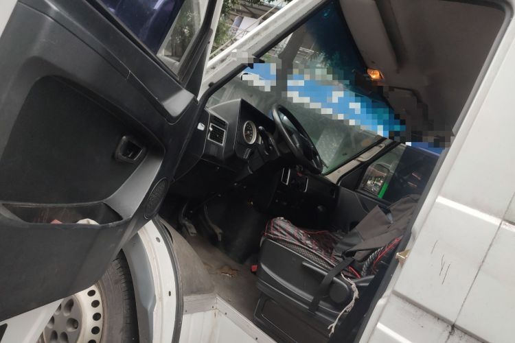 Used Iveco Daily 2017 2.5T A35 Low-Roof 5-7 Seater Passenger Van 47Z5
