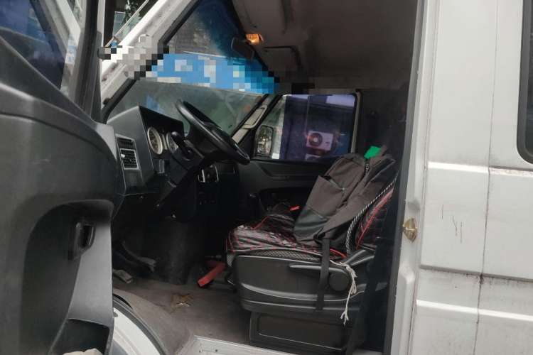Used Iveco Daily 2017 2.5T A35 Low-Roof 5-7 Seater Passenger Van 47Z5
