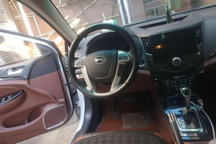 Used BYD Surui 2015 1.5L Automatic Comfort Edition
