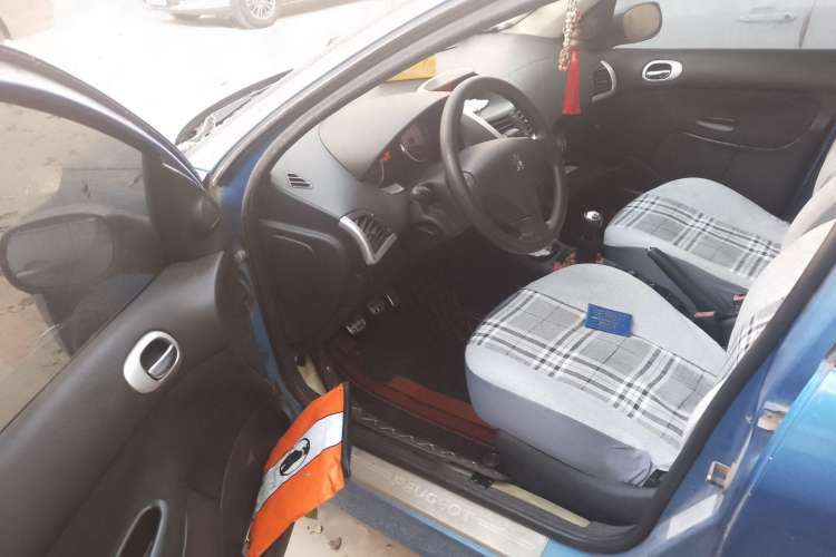 Used Peugeot 207 2010 Hatchback 1.6L Manual Prestige Edition
