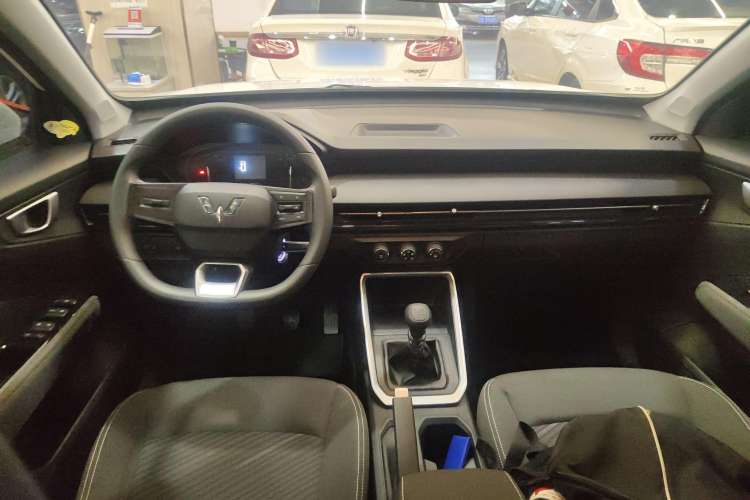 Used Wuling Alvez 2022 1.5L Manual Free-Style Model